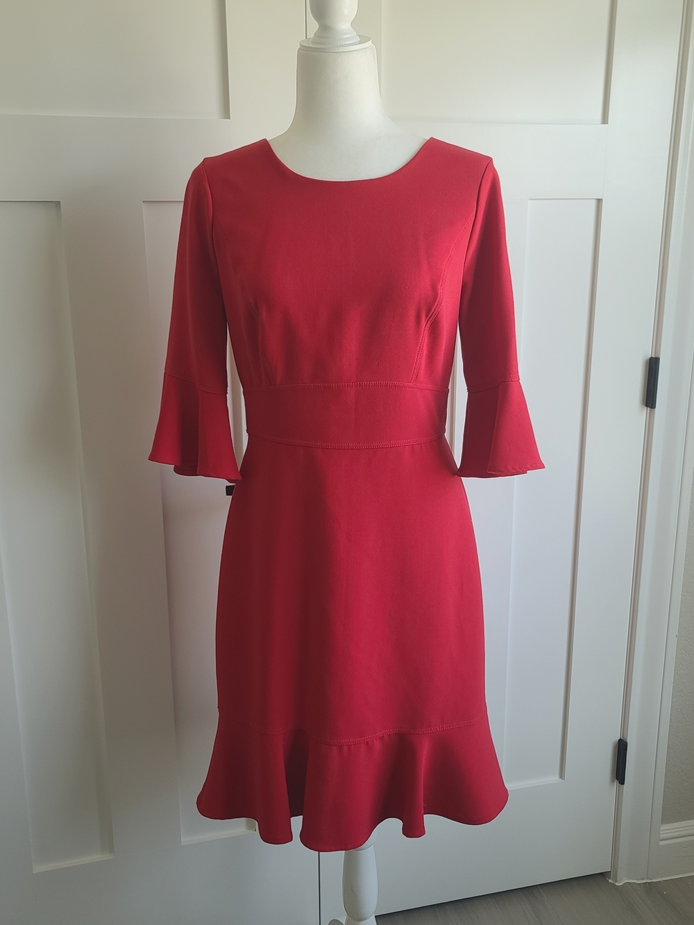 White House Black Market Roman Red Fluted Hem Sheath Dress Flare Sleeves Size 6